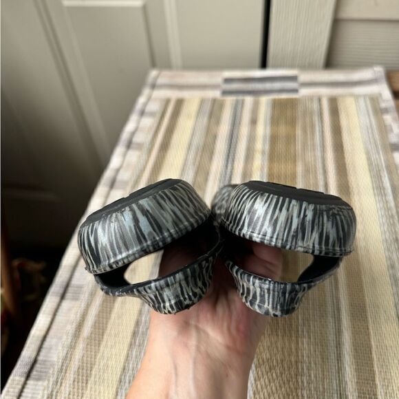 Crocs Women's Size 6 Leopard Print Ballet Flat Slip On Comfort Shoes - Picture 7 of 10